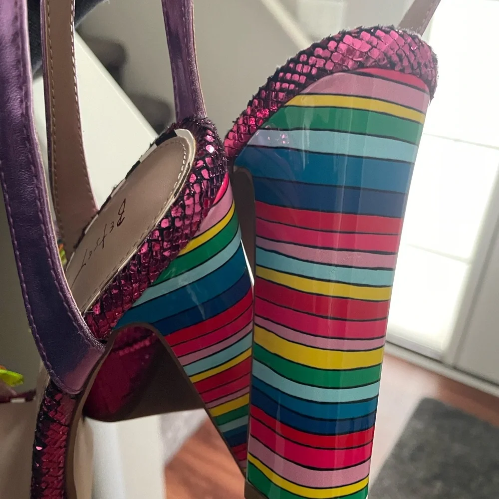 🦋 Beautiful Betsy Johnson Colorful Butterfly Embellished Women's Heels - Picture 5 of 8